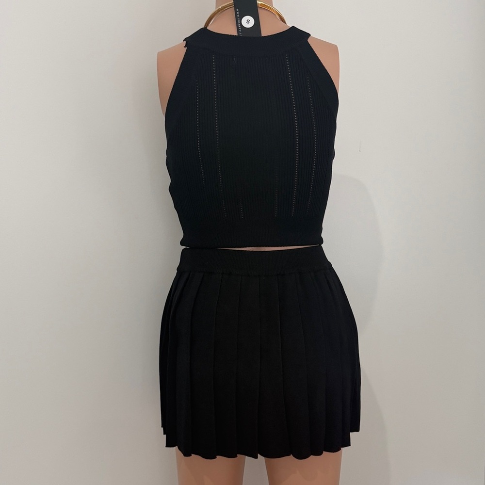 Elegant Black Skirt Set with Gold Accents - Picture 5 of 10
